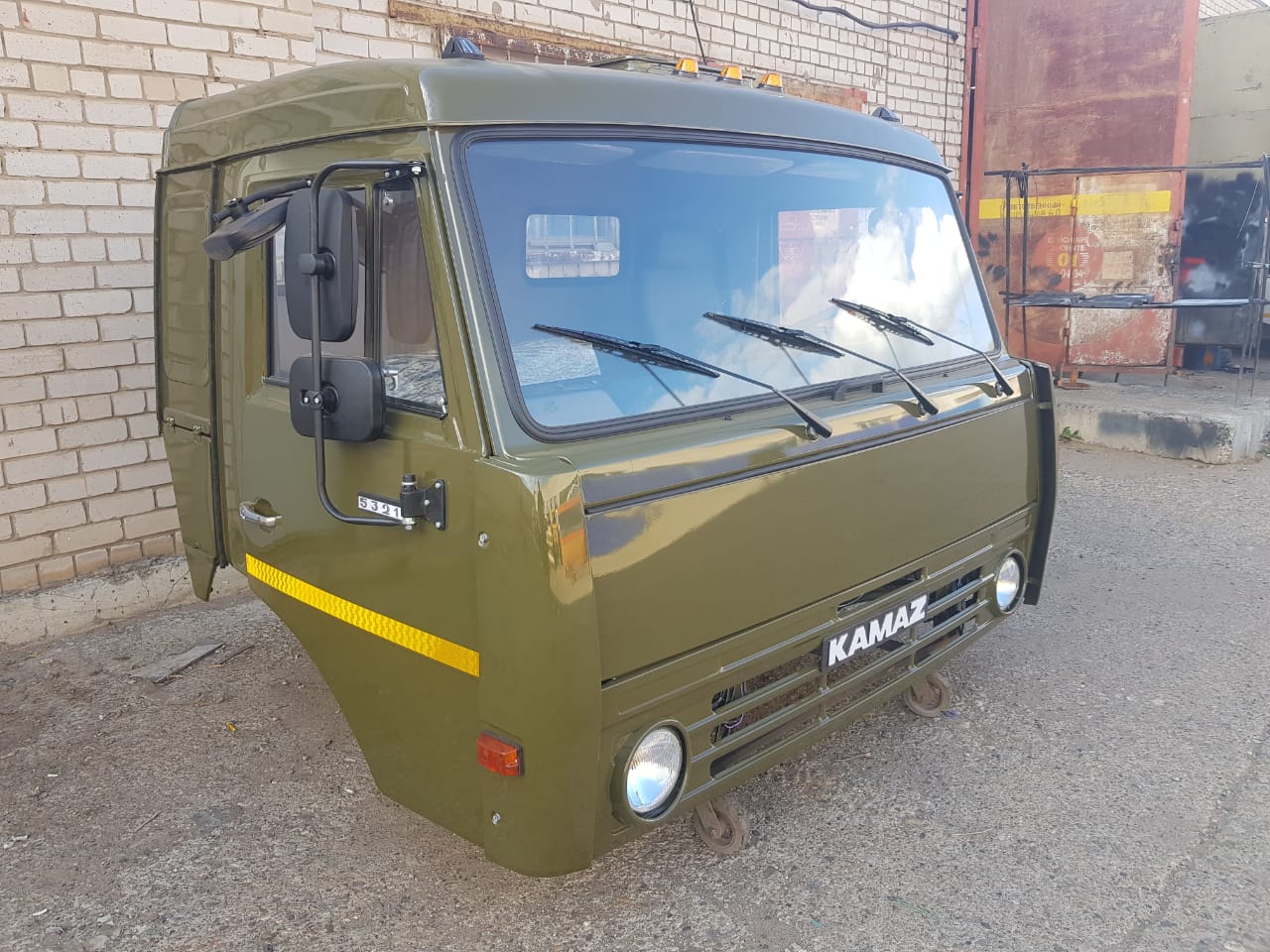 Кабина КАМАЗ мод. 53212, бортовой (спальное место)
